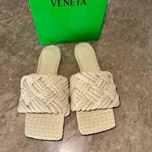 Bottega Veneta Lido woven Raffia flat sandals, size 39.5